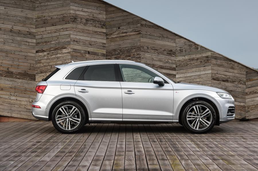  Audi Q5 TFSI Quattro S-Line 2017 года  (UK) (фото 9 из 40)